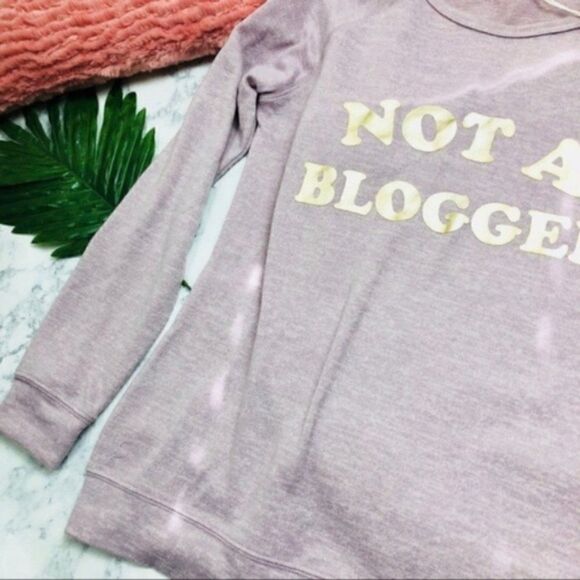 NWT Francesca’s Collections Blogger Graphic Sweater Top - Picture 4 of 5